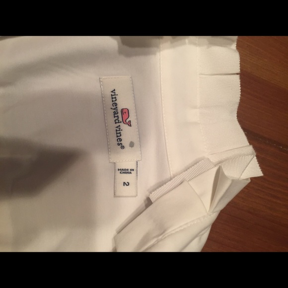 Vineyard Vines white blouse. 2 - Picture 1 of 4